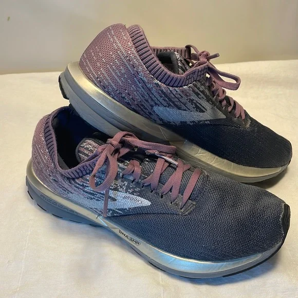 Brooks Ricochet Size